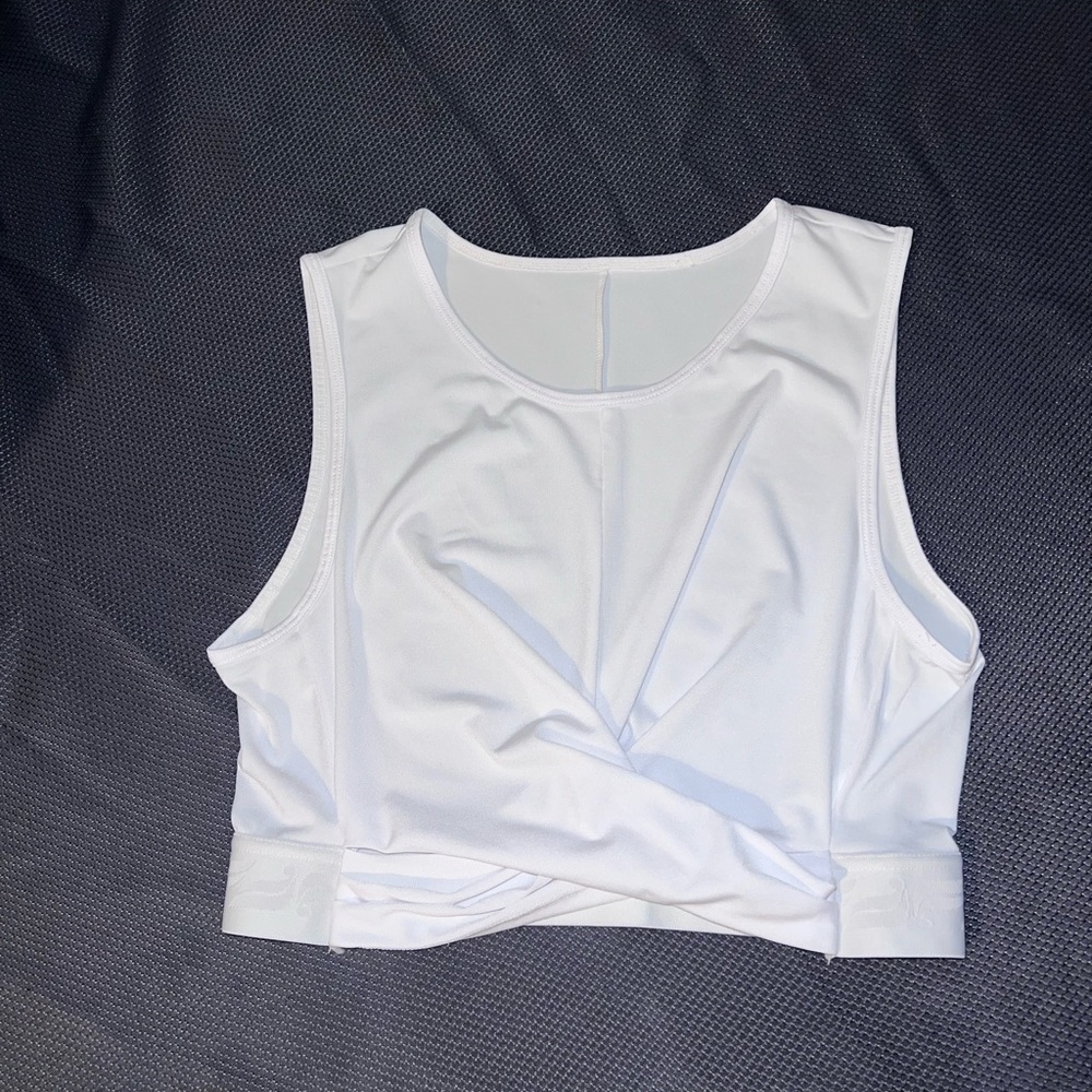 NWOT Fabletics crop top. - Picture 3 of 6